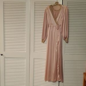 Vintage Peignoir set mauve with ecru lace size small